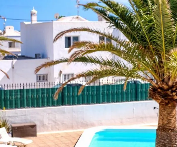 Chez Carmen Allegranza - Pool View - By Lanzarote *