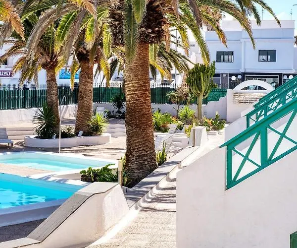 Chez Carmen Allegranza - Pool View - By Lanzarote شقة