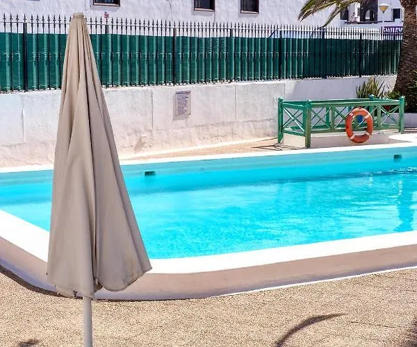 Chez Carmen Allegranza - Pool View - By Lanzarote דירה